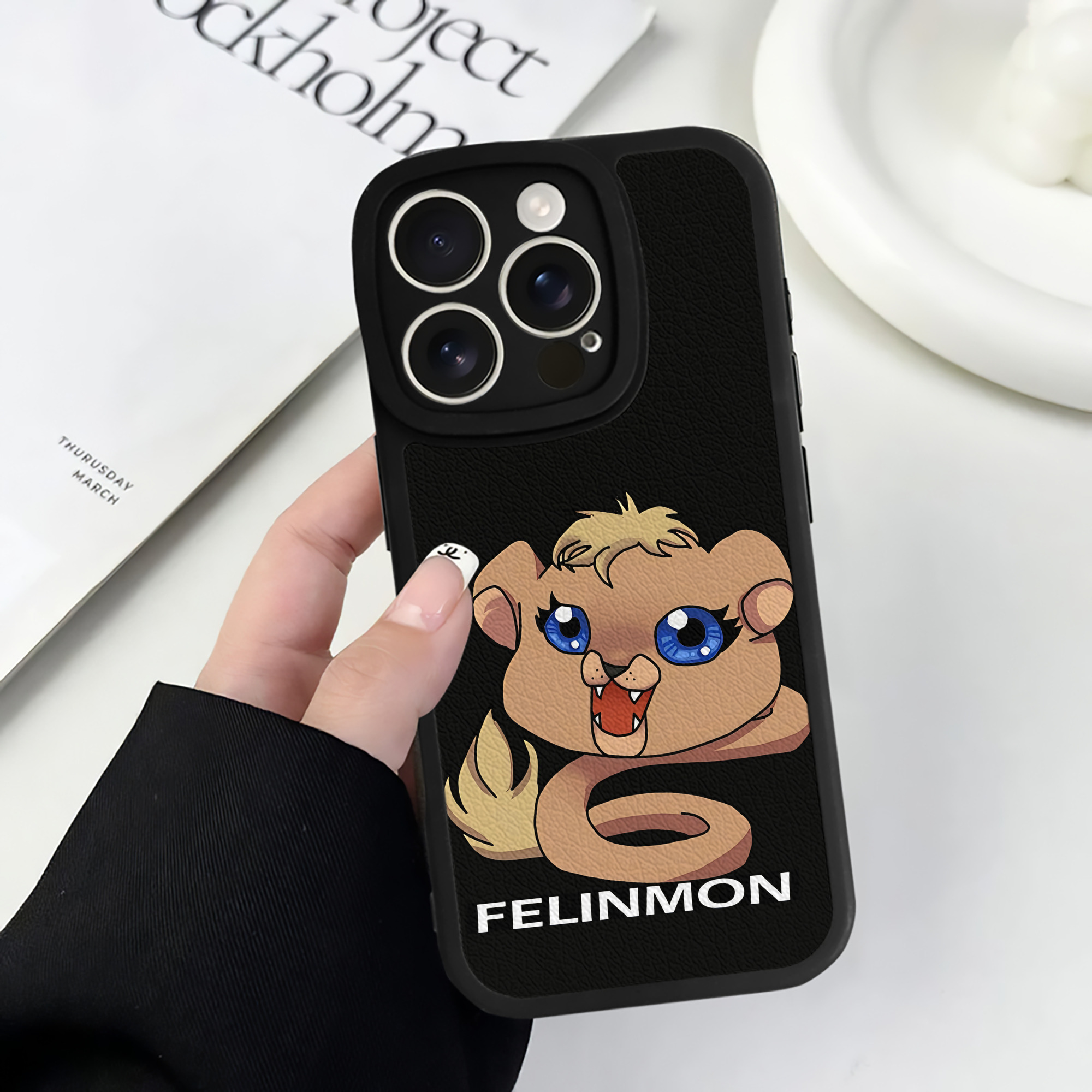 （画像用） Digimon デジタルモンスター/デジモン 【iPhone 16シリーズ対応】シリコンスマホケース（レザー調） 材質：シリコン